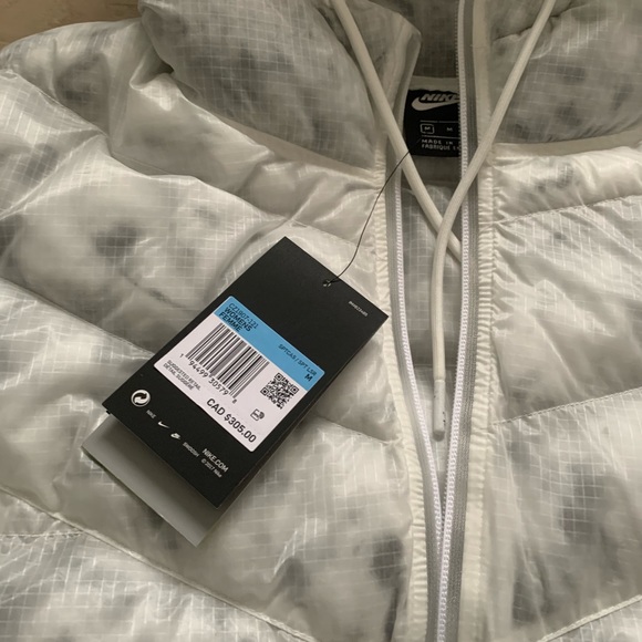 White Nike Puffer Jacket - Picture 7 of 8
